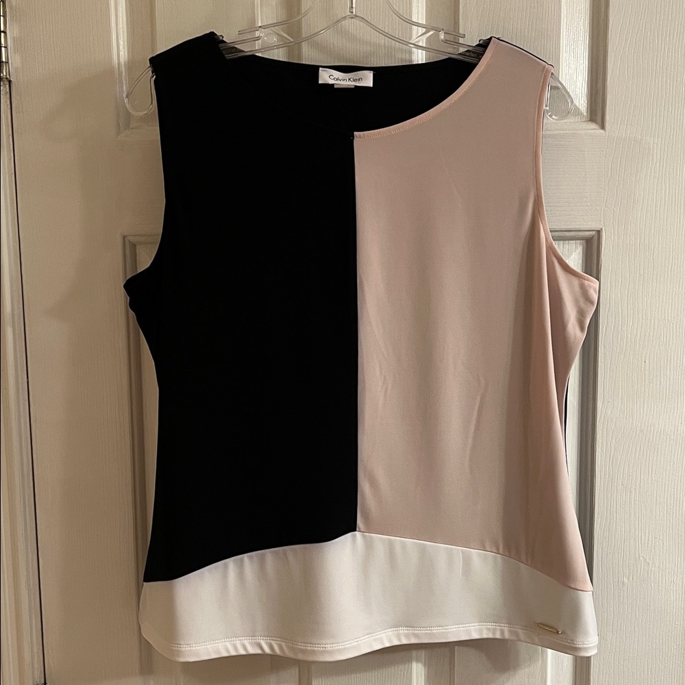 Calvin Klein Black and Tan Color-block design. 20” front from top to bottom.